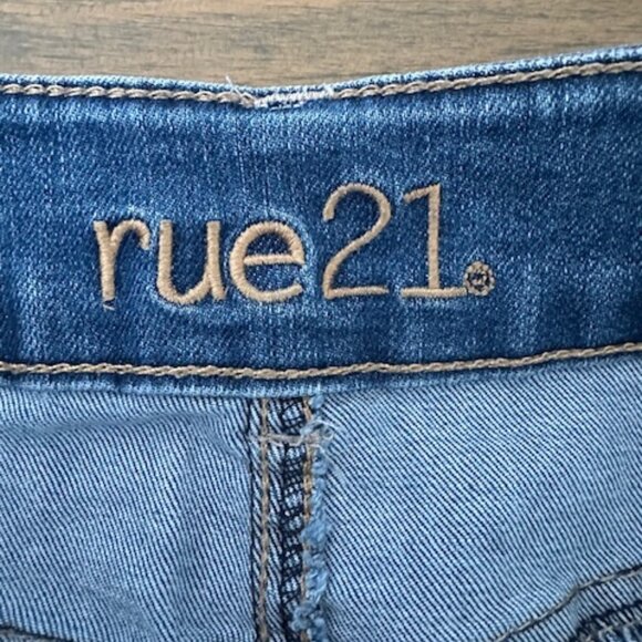 Rue 21 Cutoff Distressed Jean Short 8503 - Picture 3 of 7